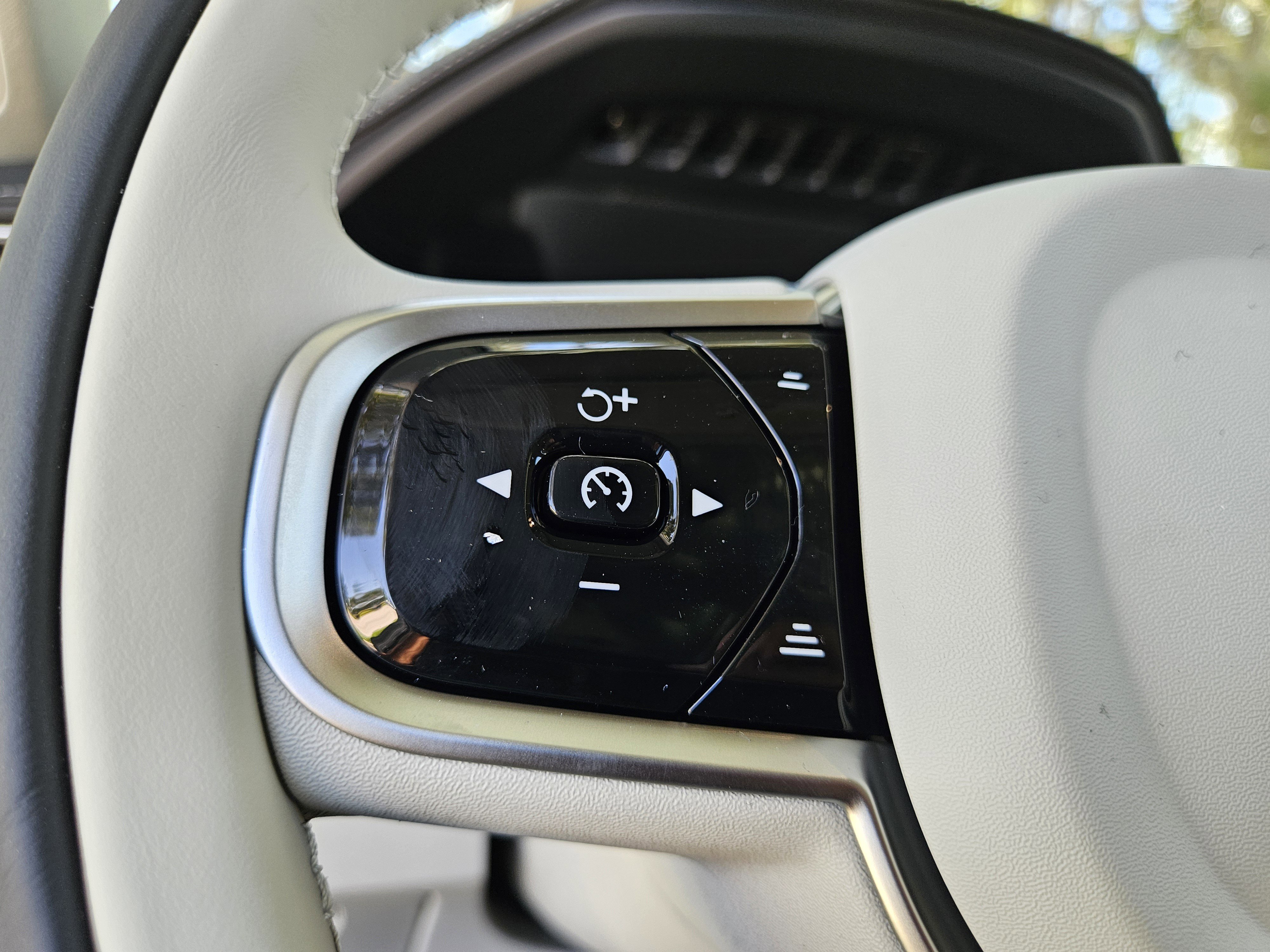 New 2026 Volvo XC90 B6 Ultra image 33