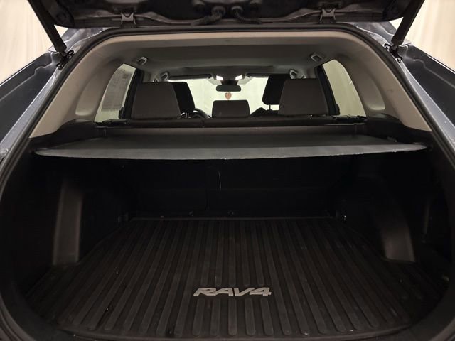 Used 2021 Toyota RAV4 XLE w/ Convenience Package AWD/4WD image 9