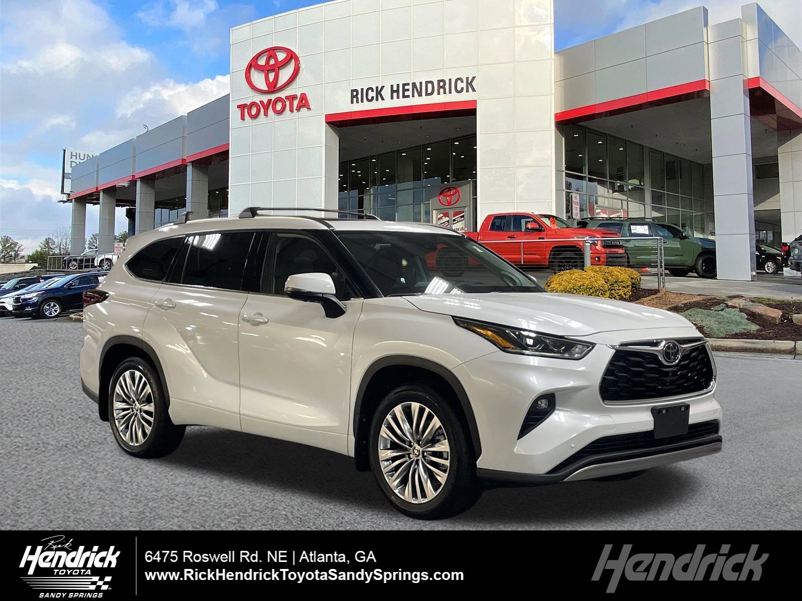 Certified 2025 Toyota Highlander Platinum image 1