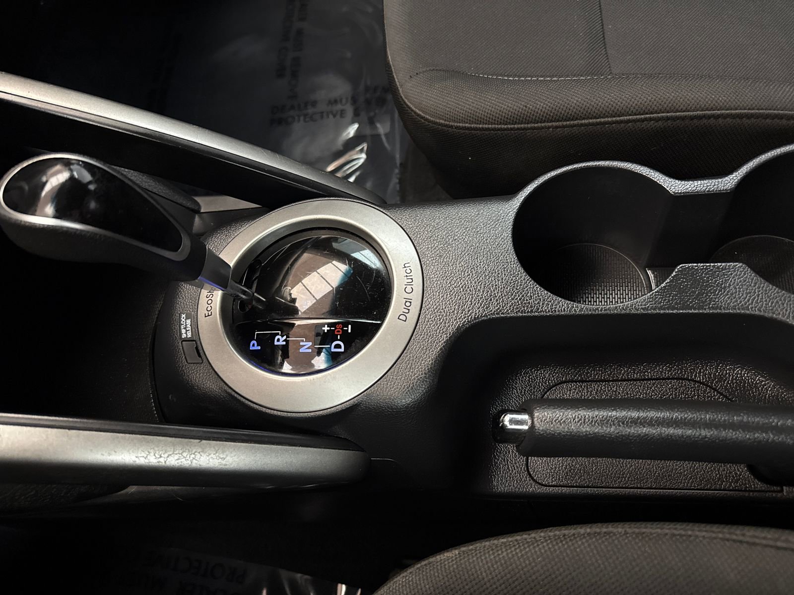Used 2016 Hyundai Veloster FWD image 28