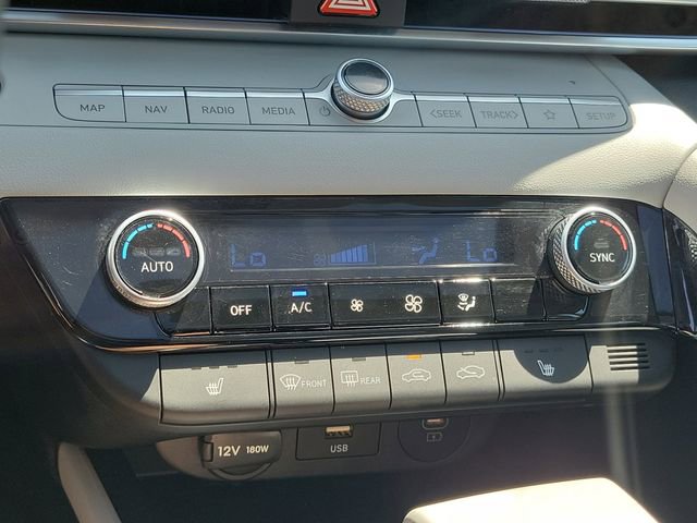 Used 2025 Hyundai Elantra Limited image 12