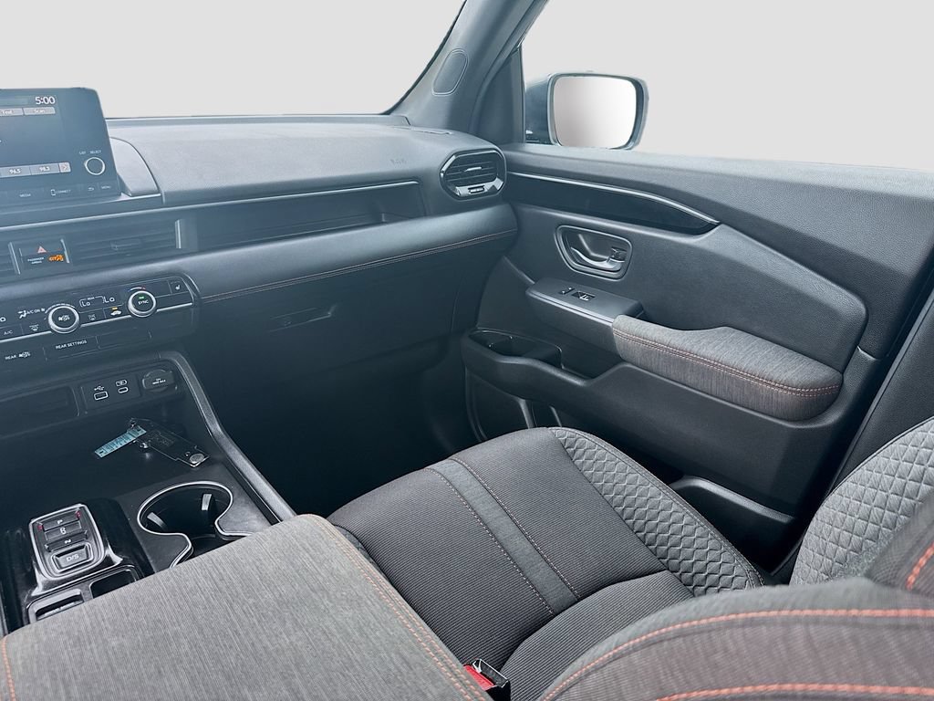Used 2025 Honda Pilot Sport image 21