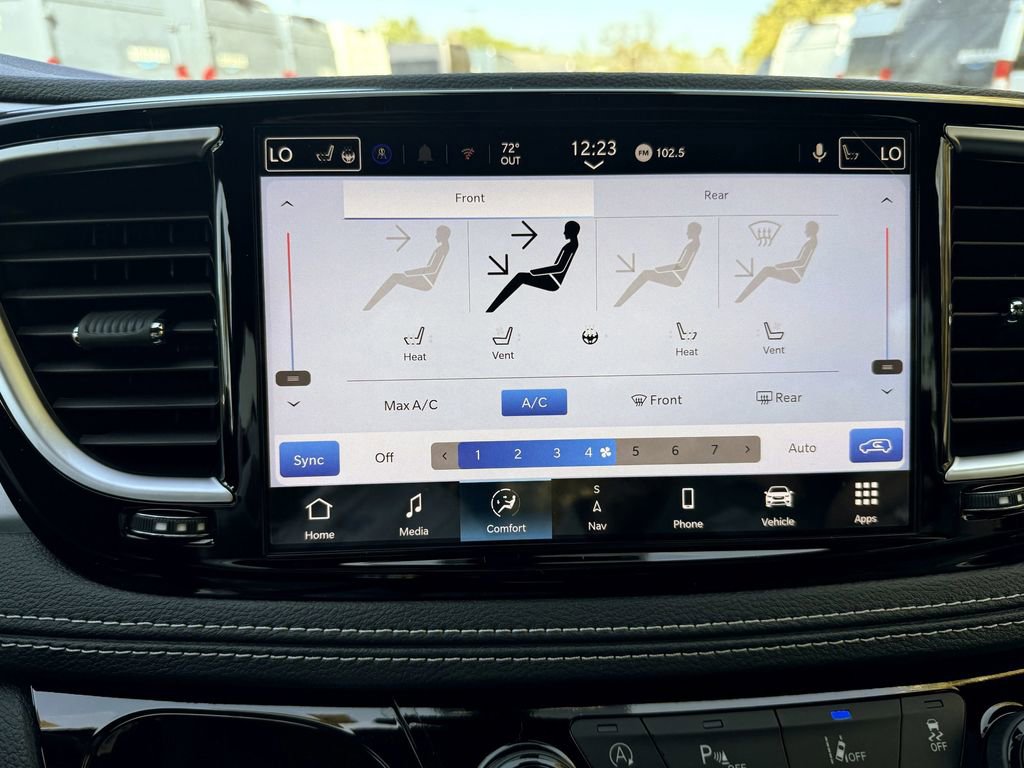 New 2026 Chrysler Pacifica Limited w/ Uconnect Theater Family Group image 24