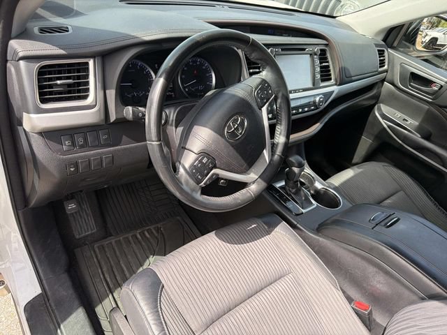 Used 2018 Toyota Highlander Plus FWD image 22