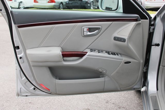 Used 2006 Hyundai Azera Limited image 10