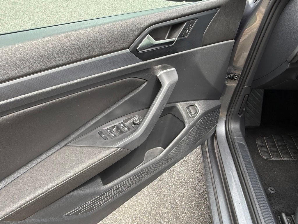 Used 2024 Volkswagen Jetta SE FWD image 20