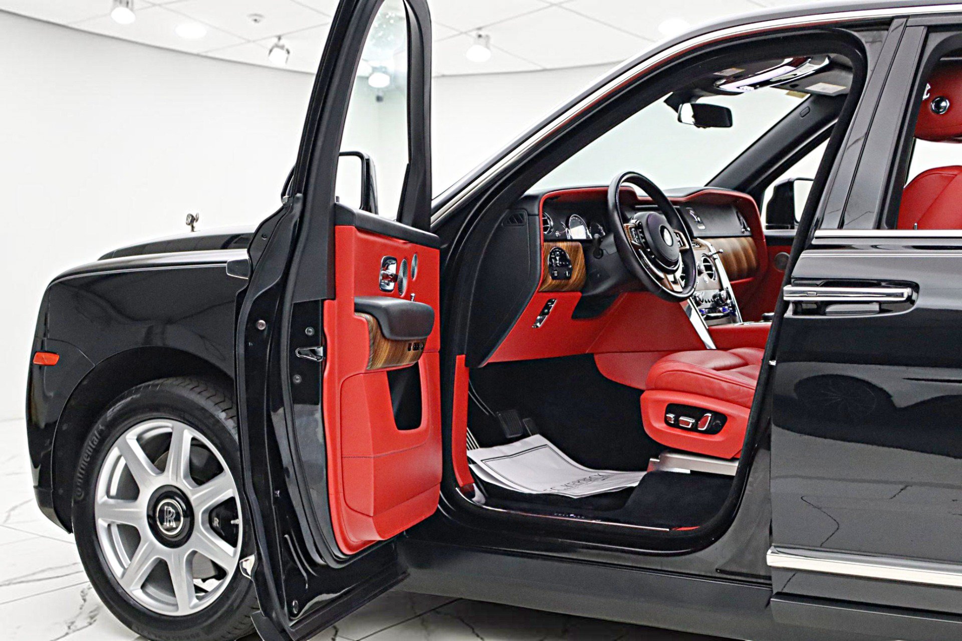 Used 2019 Rolls-Royce Cullinan AWD/4WD image 6