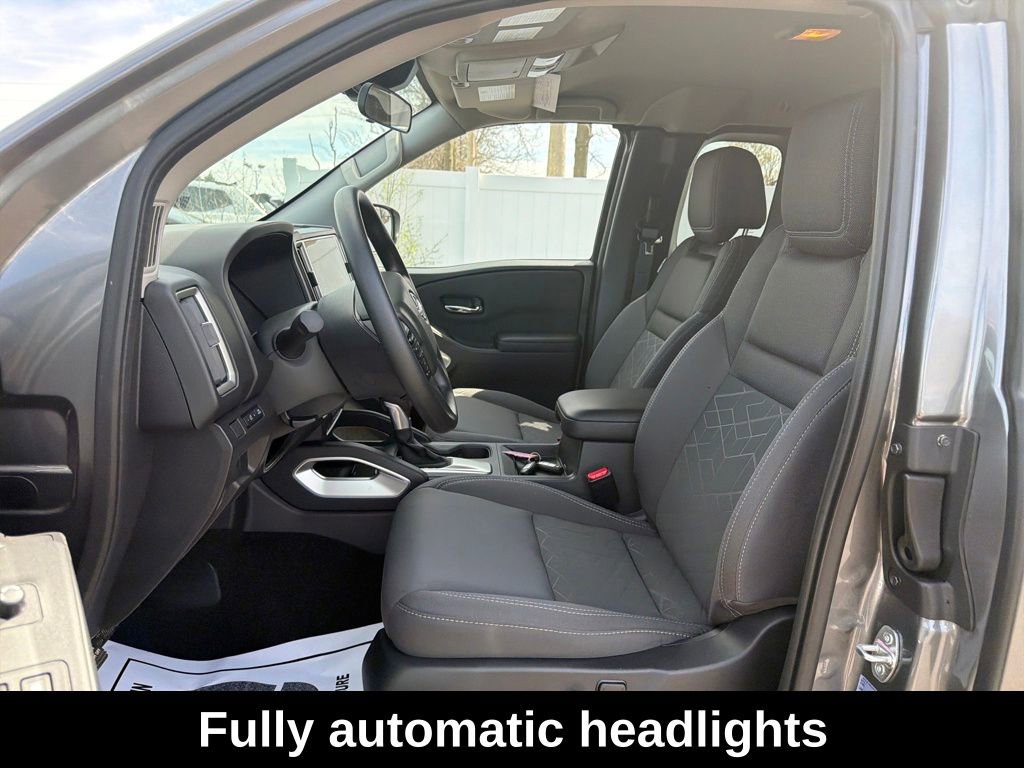 Used 2025 Nissan Frontier SV image 11