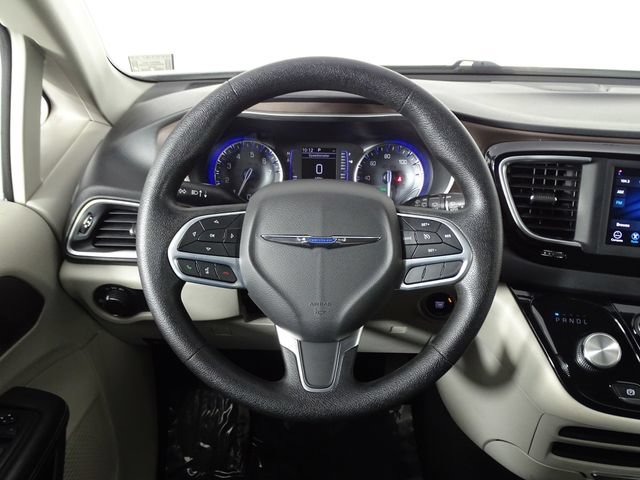 Used 2021 Chrysler Voyager L FWD image 21