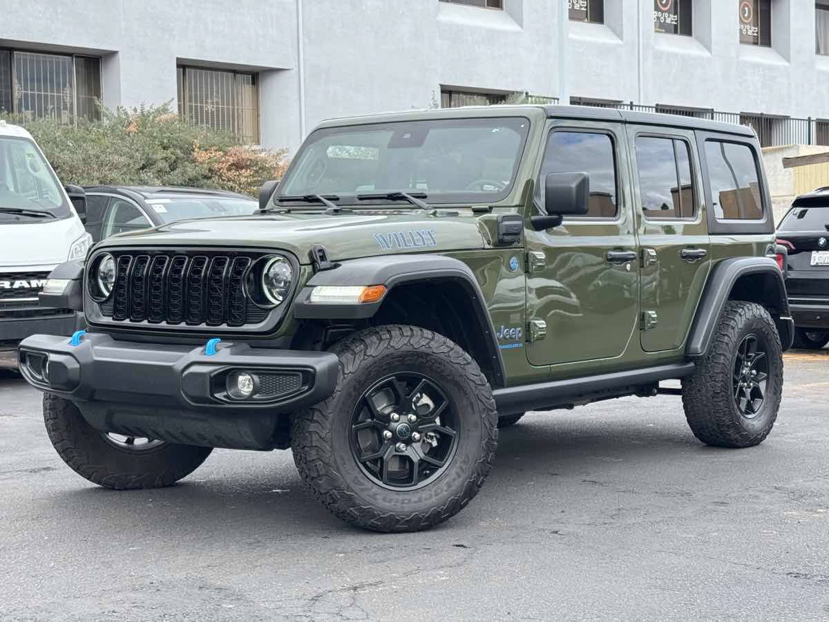 Used 2024 Jeep Wrangler Unlimited AWD/4WD image 2