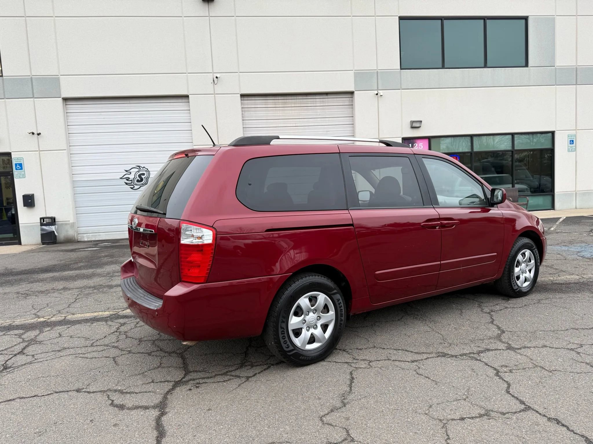 Used 2010 Kia Sedona LX w/ PWR Pkg image 7