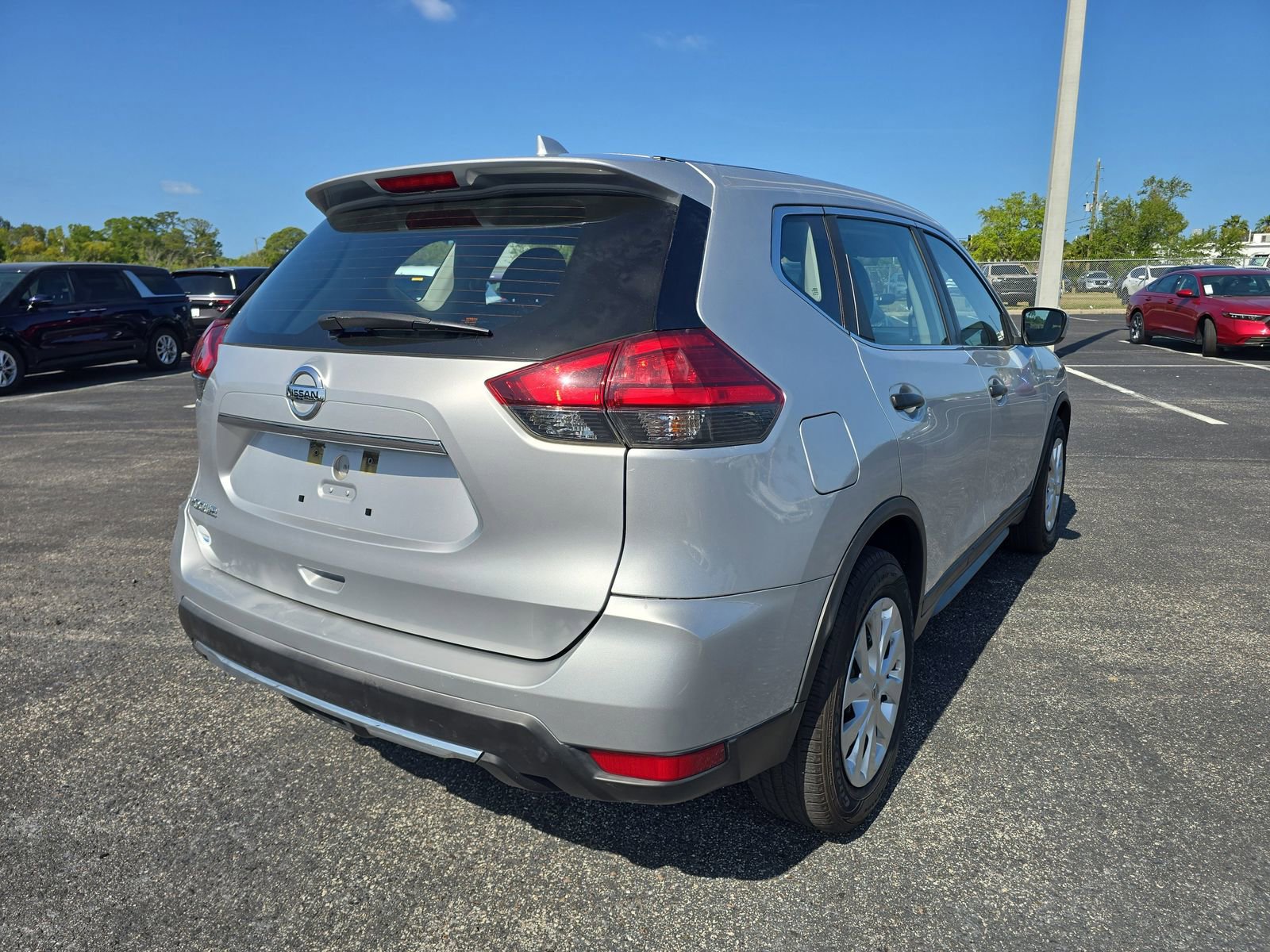 Used 2017 Nissan Rogue S image 4