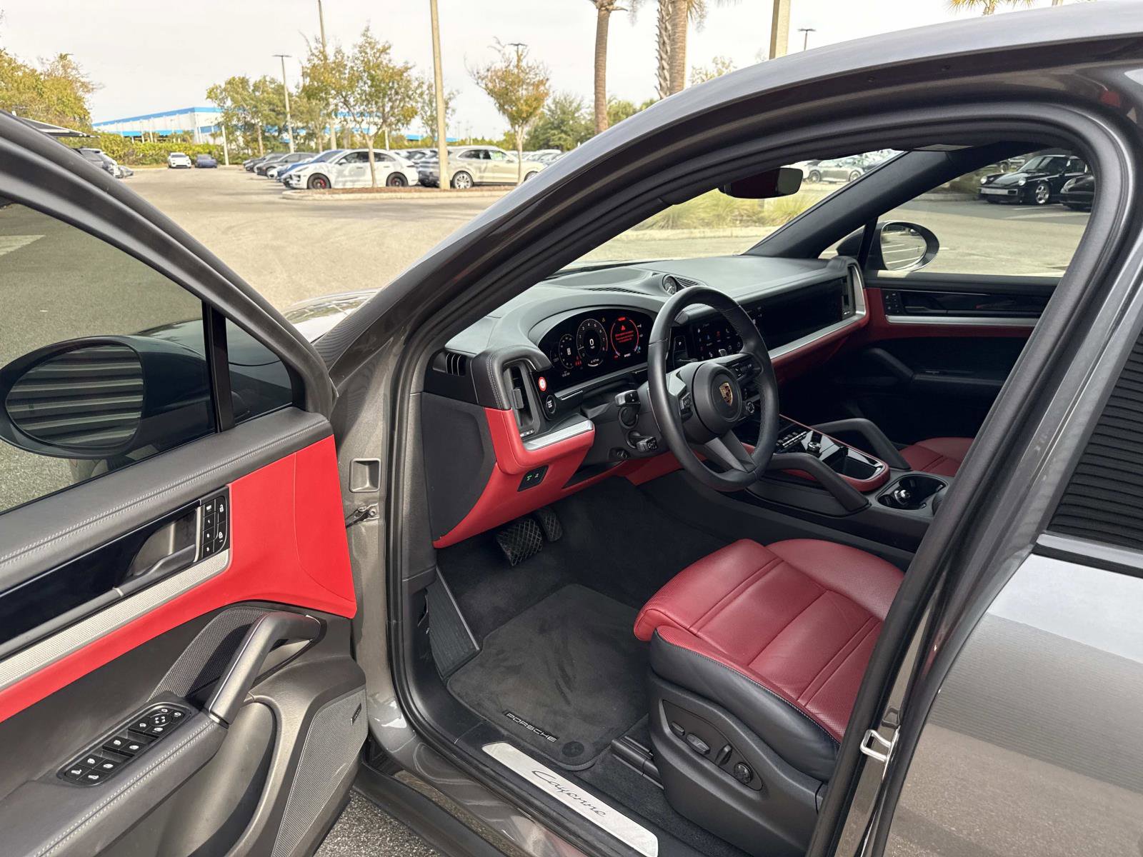 Certified 2024 Porsche Cayenne Coupe image 4