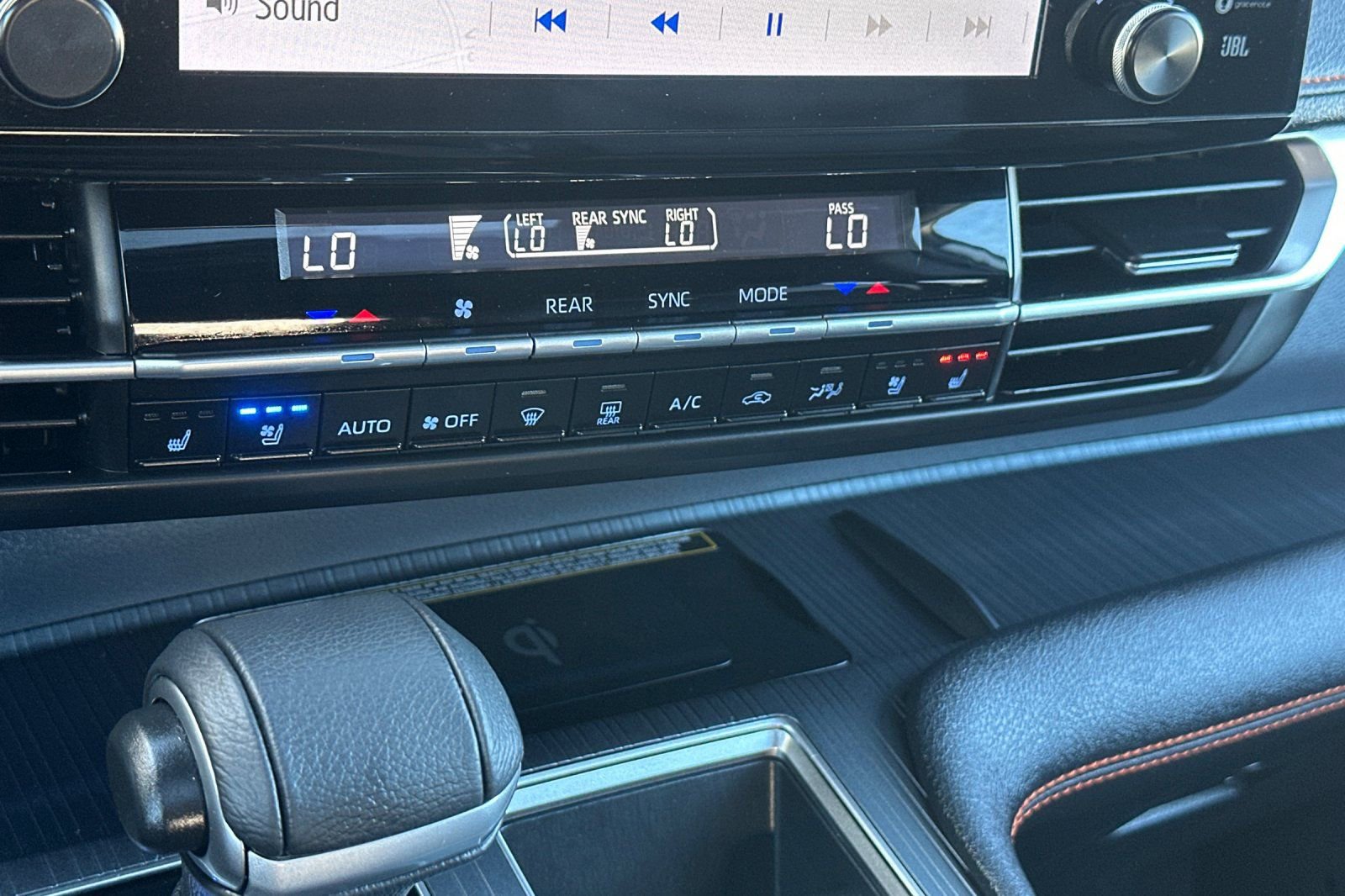 Used 2024 Toyota Sienna XSE w/ XSE Premium Package image 22