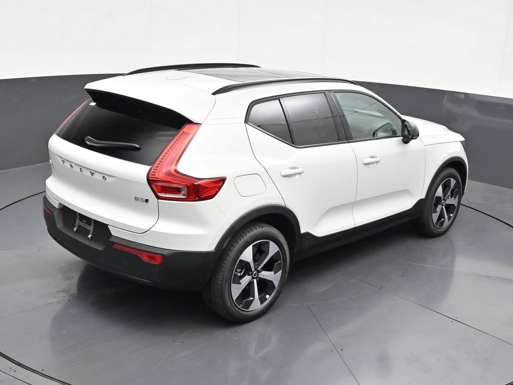New 2026 Volvo XC40 B5 Plus w/ Protection Package Premier AWD/4WD image 17