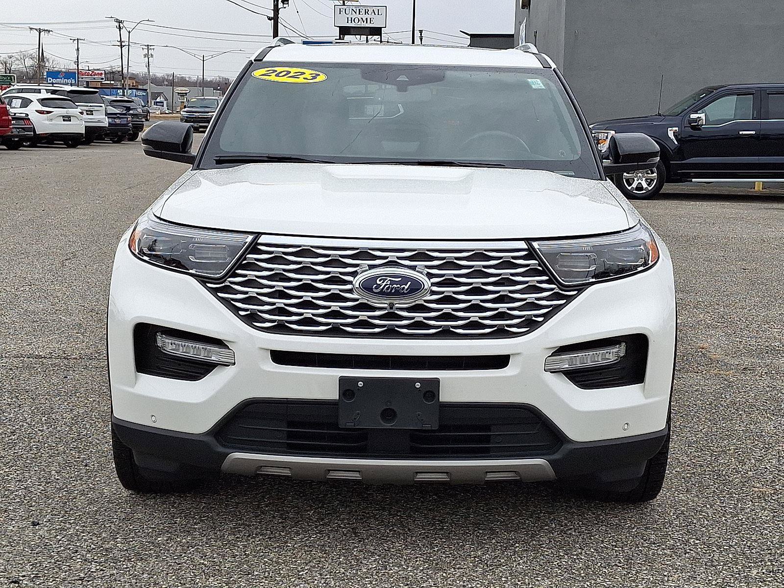 Used 2023 Ford Explorer Platinum w/ Technology Package image 2
