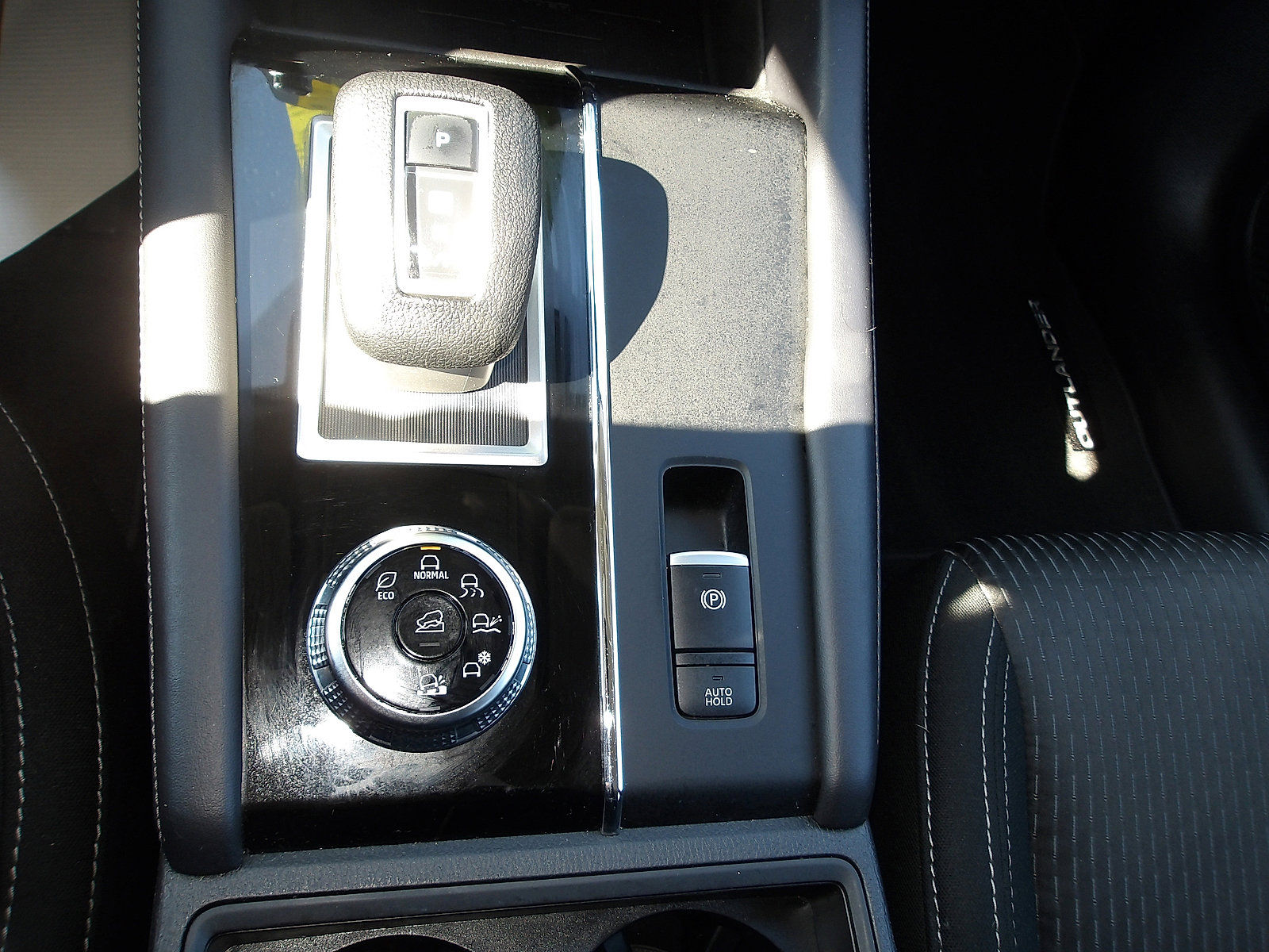 Used 2024 Mitsubishi Outlander ES image 19