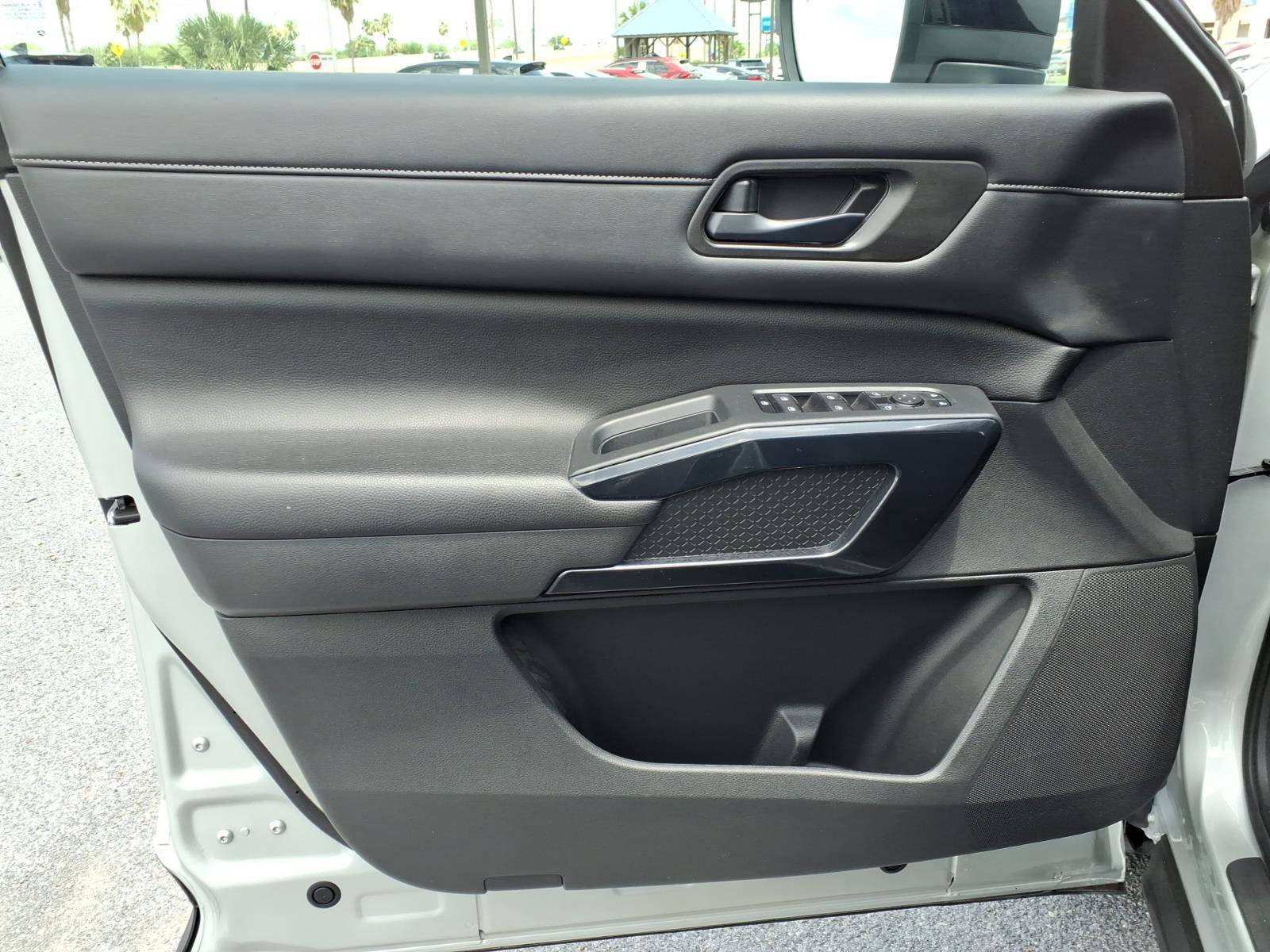 Used 2024 Nissan Pathfinder S FWD image 13