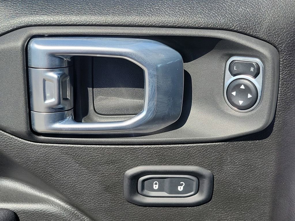 Used 2024 Jeep Wrangler Unlimited Rubicon w/ Safety Group image 17