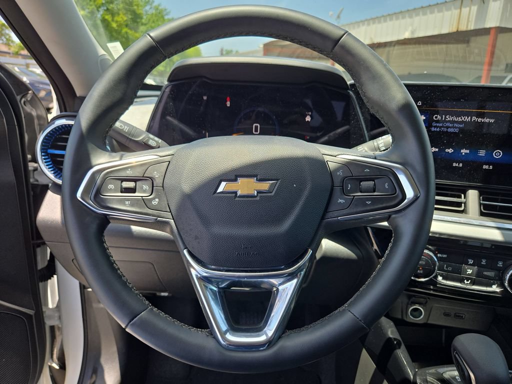Used 2025 Chevrolet Trax LT w/ LT Convenience Package FWD image 22