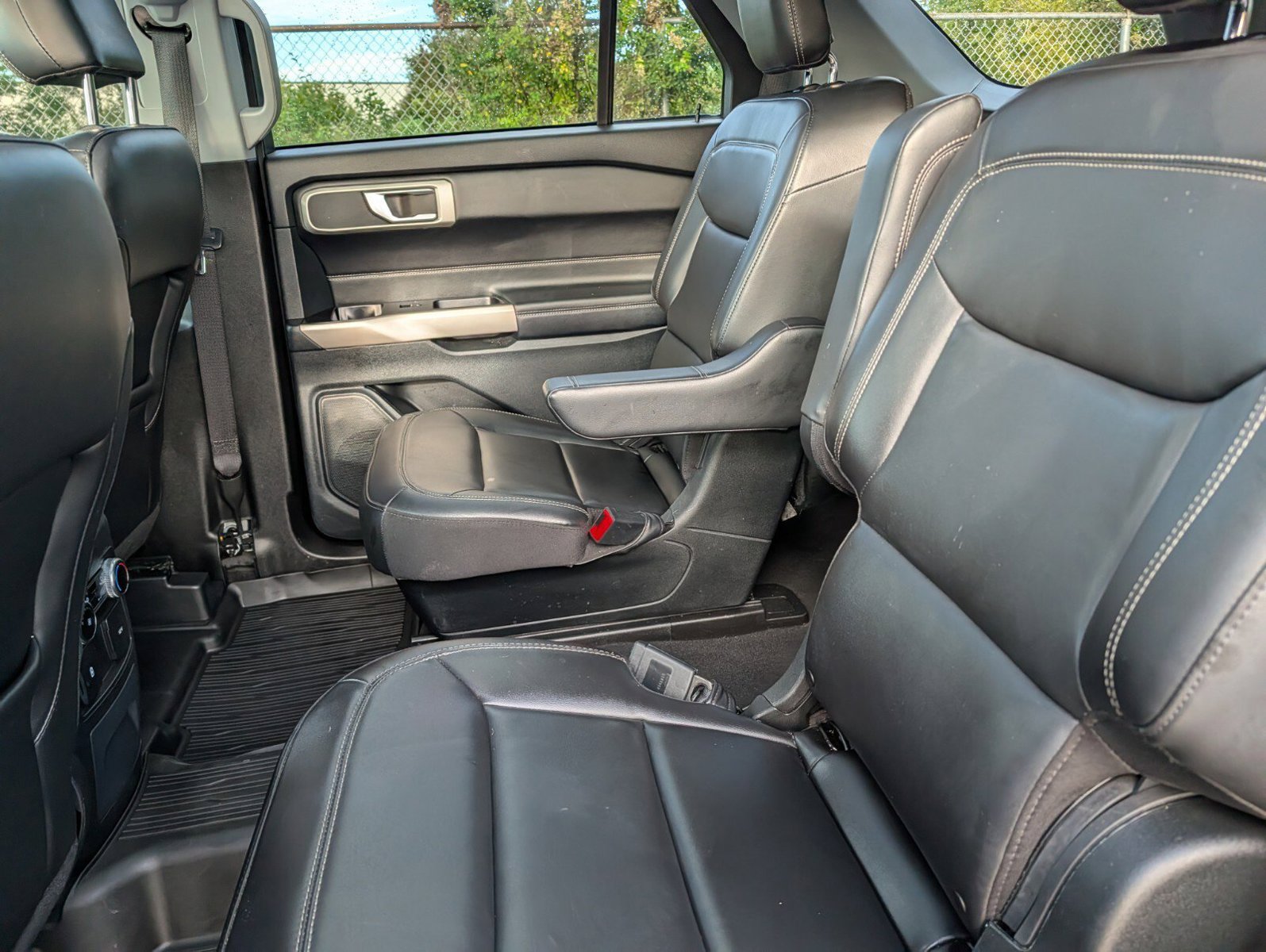 Used 2023 Ford Explorer XLT w/ Equipment Group 202A AWD/4WD image 24