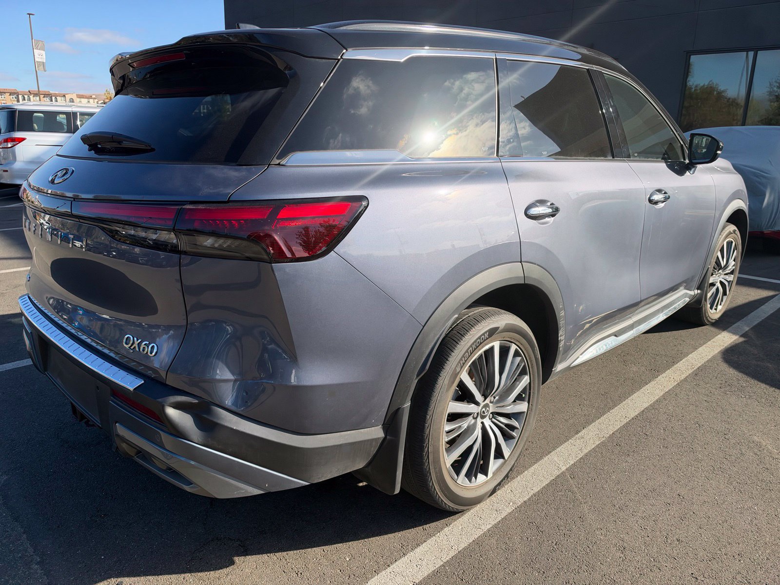 Used 2023 INFINITI QX60 Autograph w/ Cargo Package AWD/4WD image 3