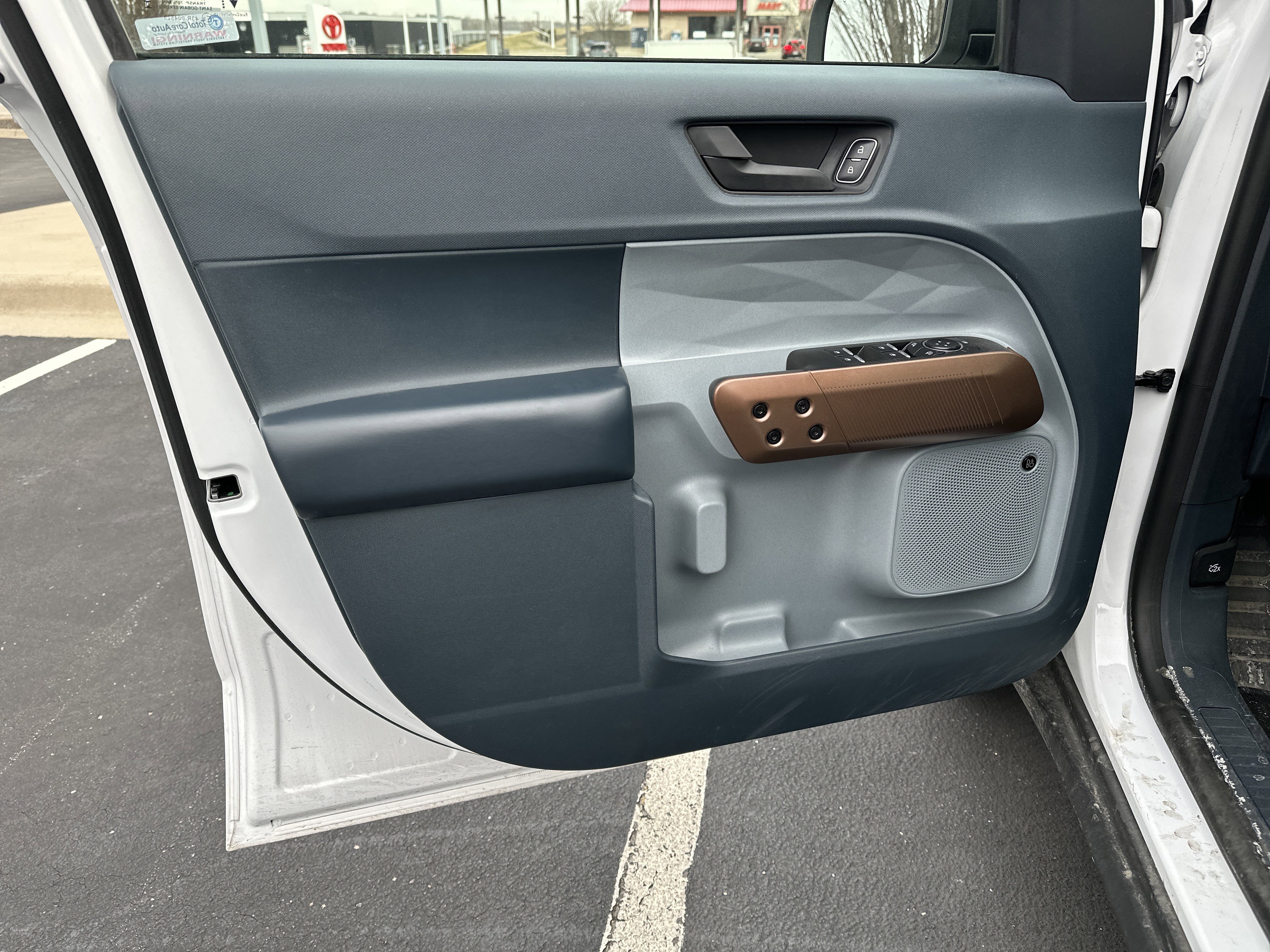 Used 2023 Ford Maverick Lariat w/ Lariat Luxury Package image 9