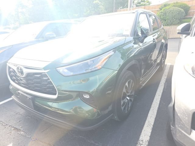 Used 2025 Toyota Highlander XLE AWD/4WD video 1