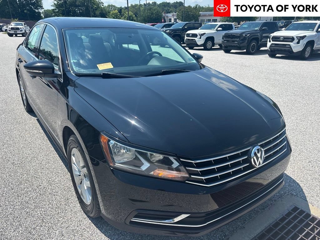 Used 2016 Volkswagen Passat 1.8T S FWD image 1