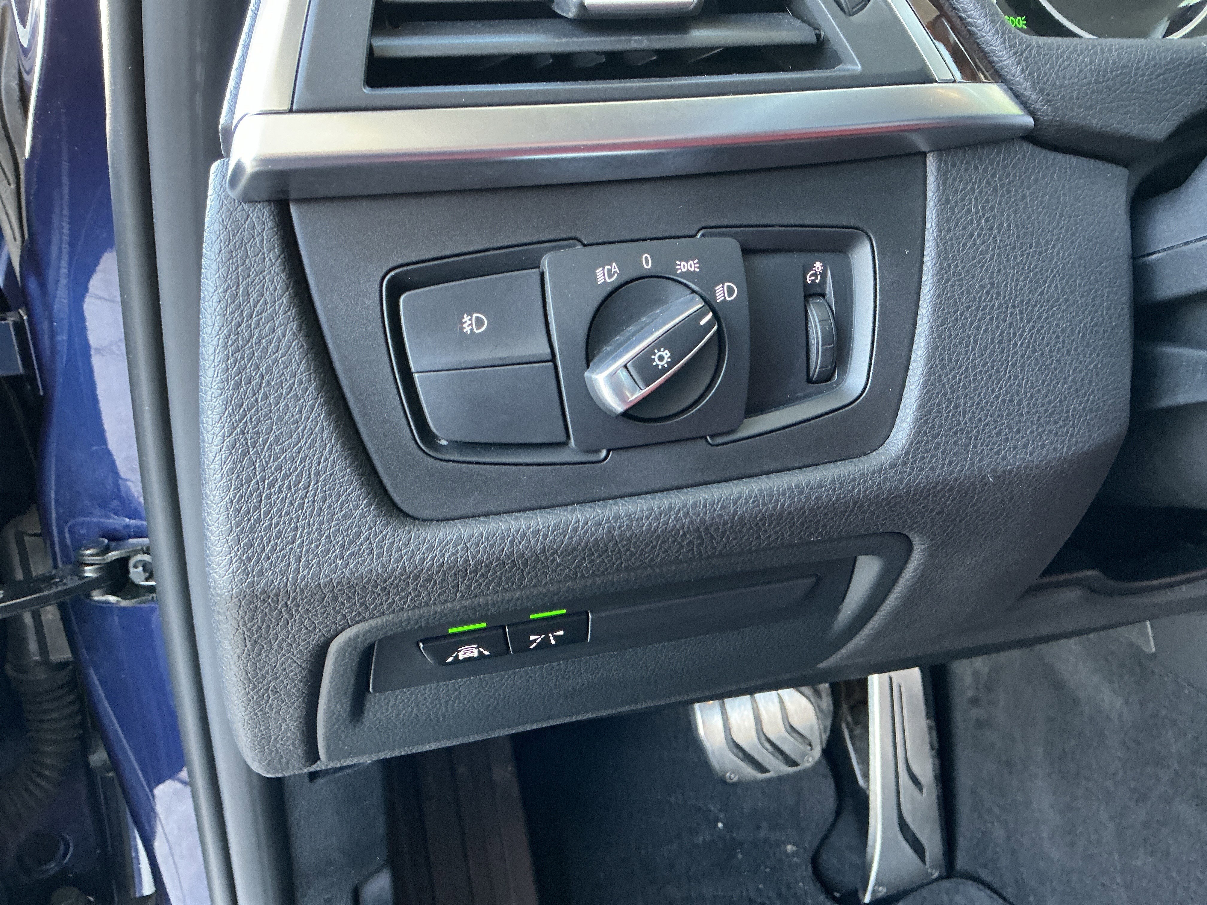 Used 2018 BMW 330i xDrive Sedan w/ Premium Package image 30