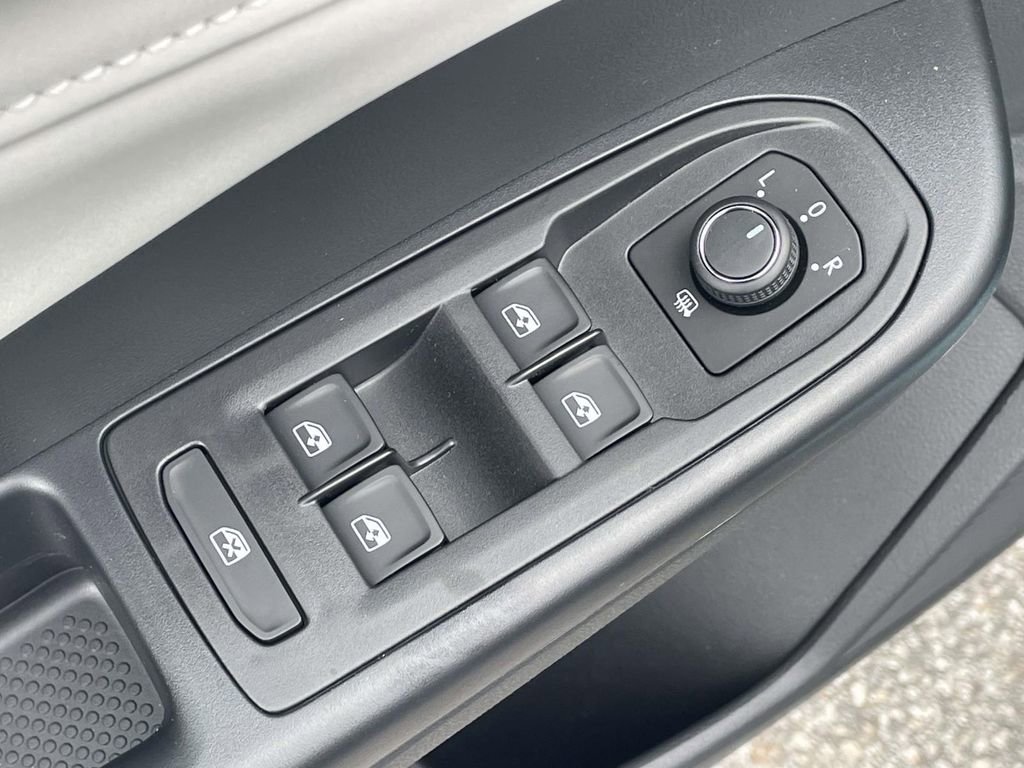 New 2026 Volkswagen Taos SE FWD image 17
