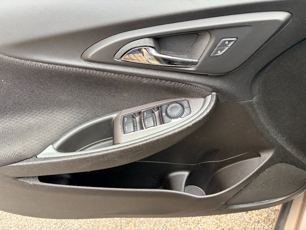 Used 2023 Chevrolet Malibu LT FWD image 10