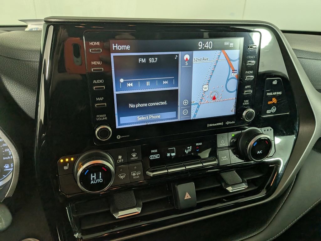 Used 2021 Toyota Highlander XLE image 25