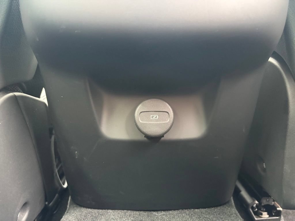 Used 2023 Volvo XC60 B5 Plus w/ Climate Package AWD/4WD image 24