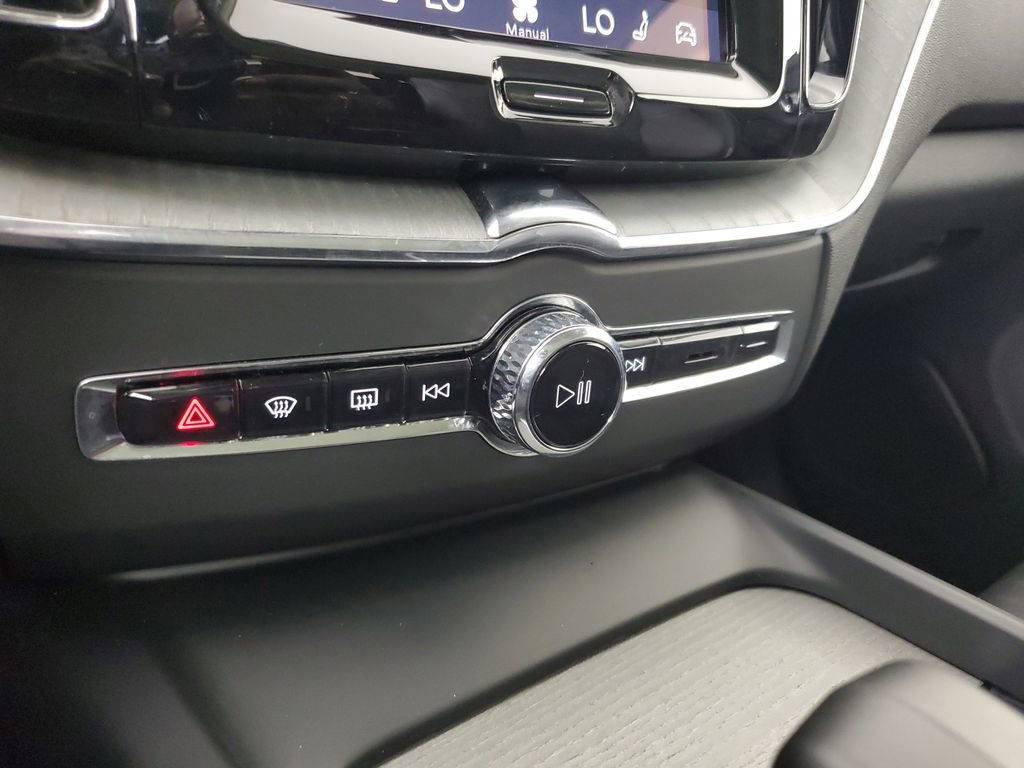 Used 2025 Volvo XC60 B5 Plus AWD/4WD image 33