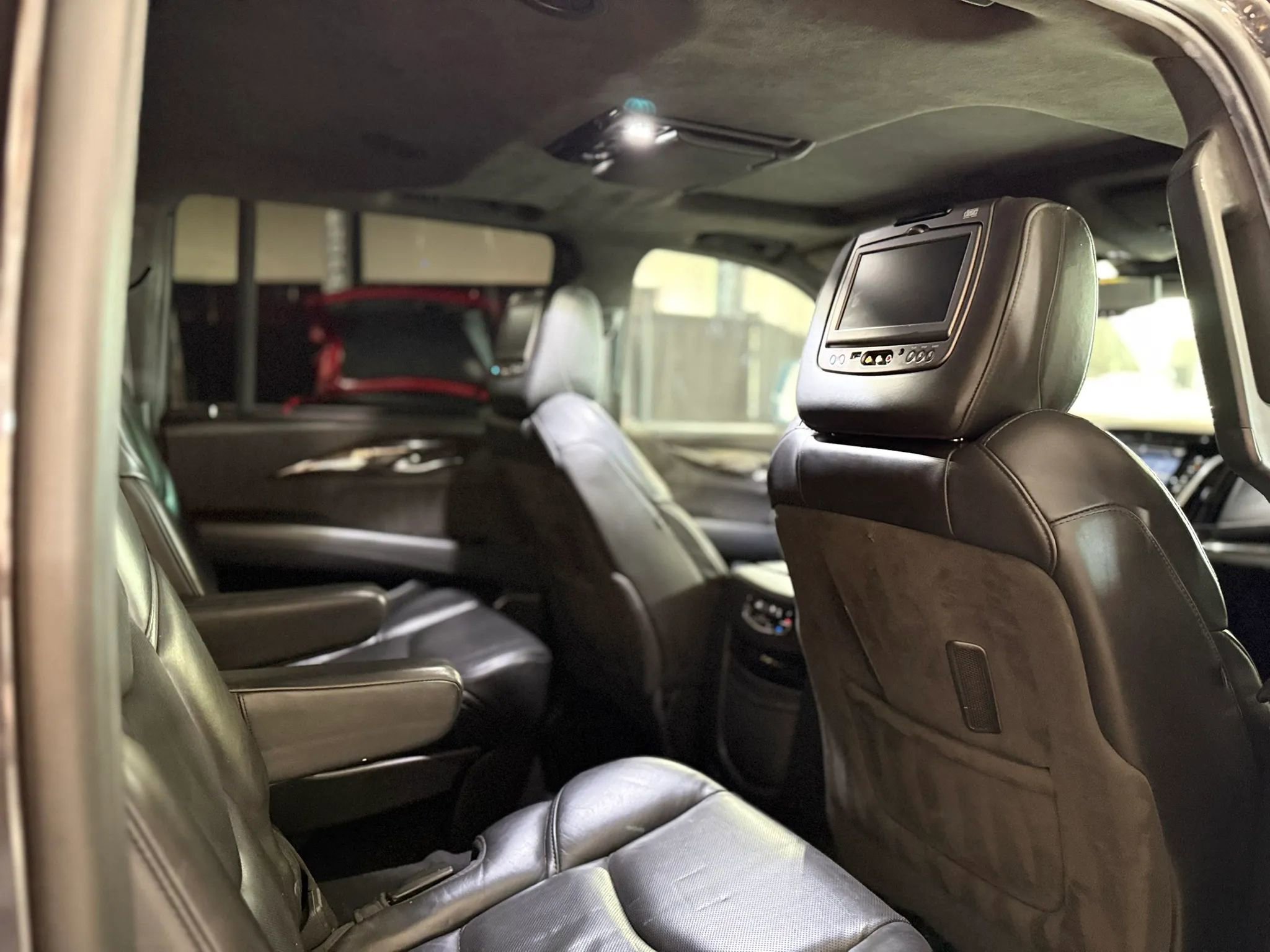 Used 2016 Cadillac Escalade ESV Platinum AWD/4WD image 24