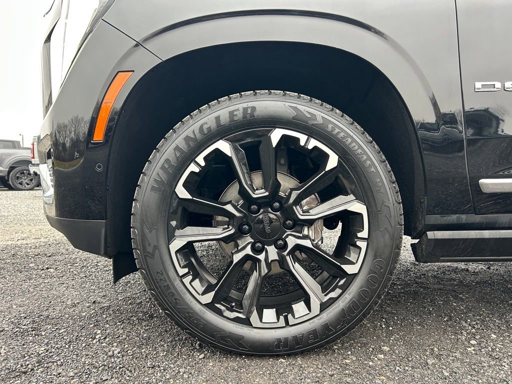 Used 2025 GMC Yukon Denali w/ Sun & Power Step Package image 15