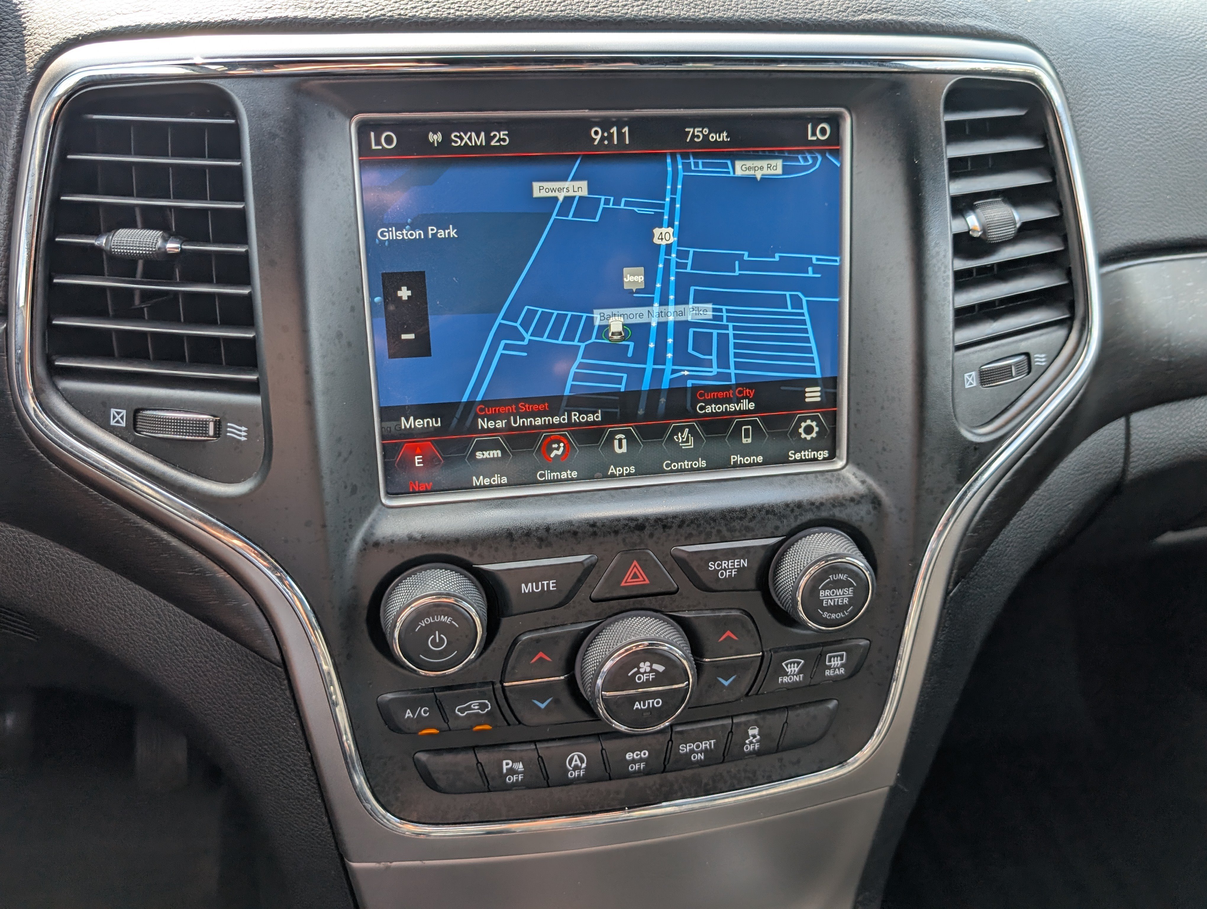 Used 2018 Jeep Grand Cherokee Altitude AWD/4WD image 26