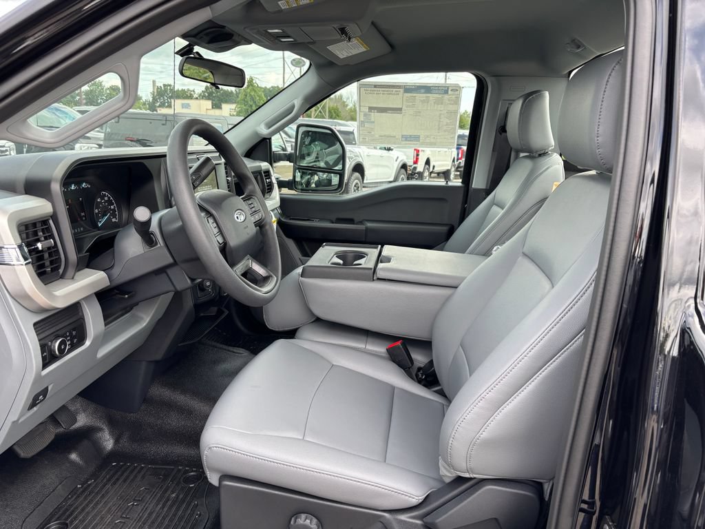 New 2026 Ford F550 4x4 Regular Cab Super Duty image 3