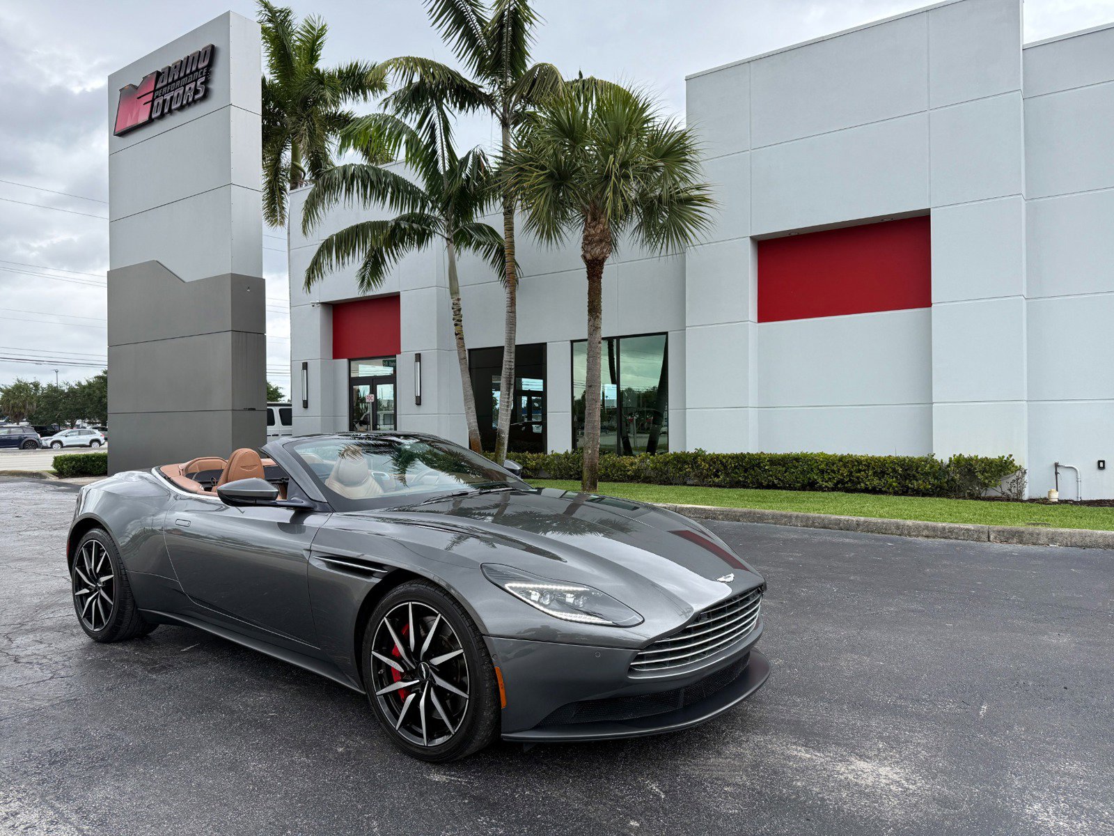 Used 2020 Aston Martin DB11 Volante RWD image 1