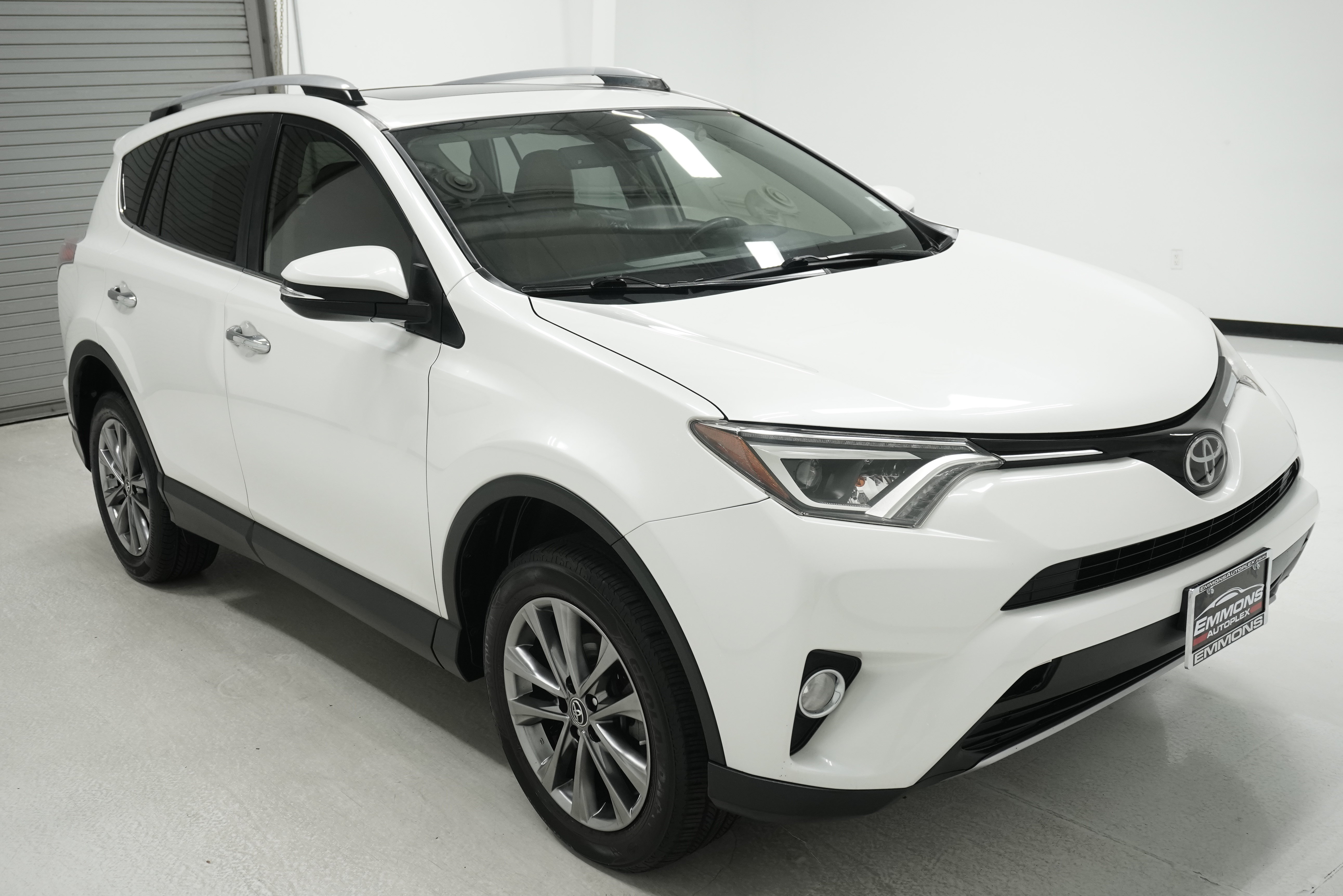 Used 2018 Toyota RAV4 Limited FWD image 2