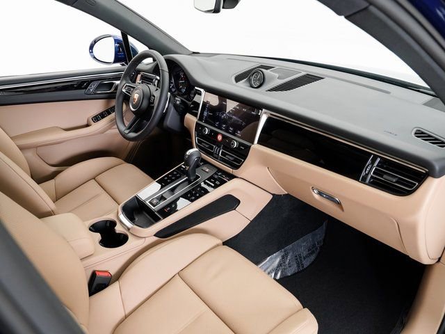 Certified 2025 Porsche Macan image 23