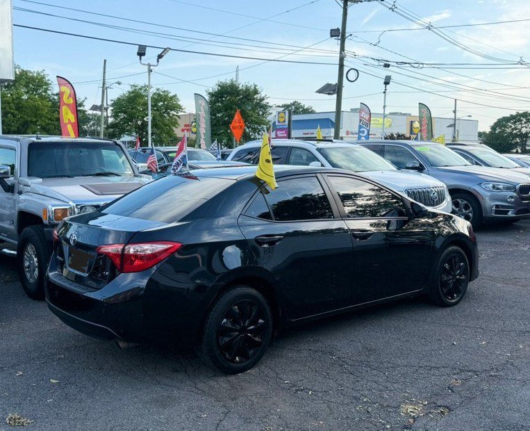 Used 2018 Toyota Corolla LE FWD image 7