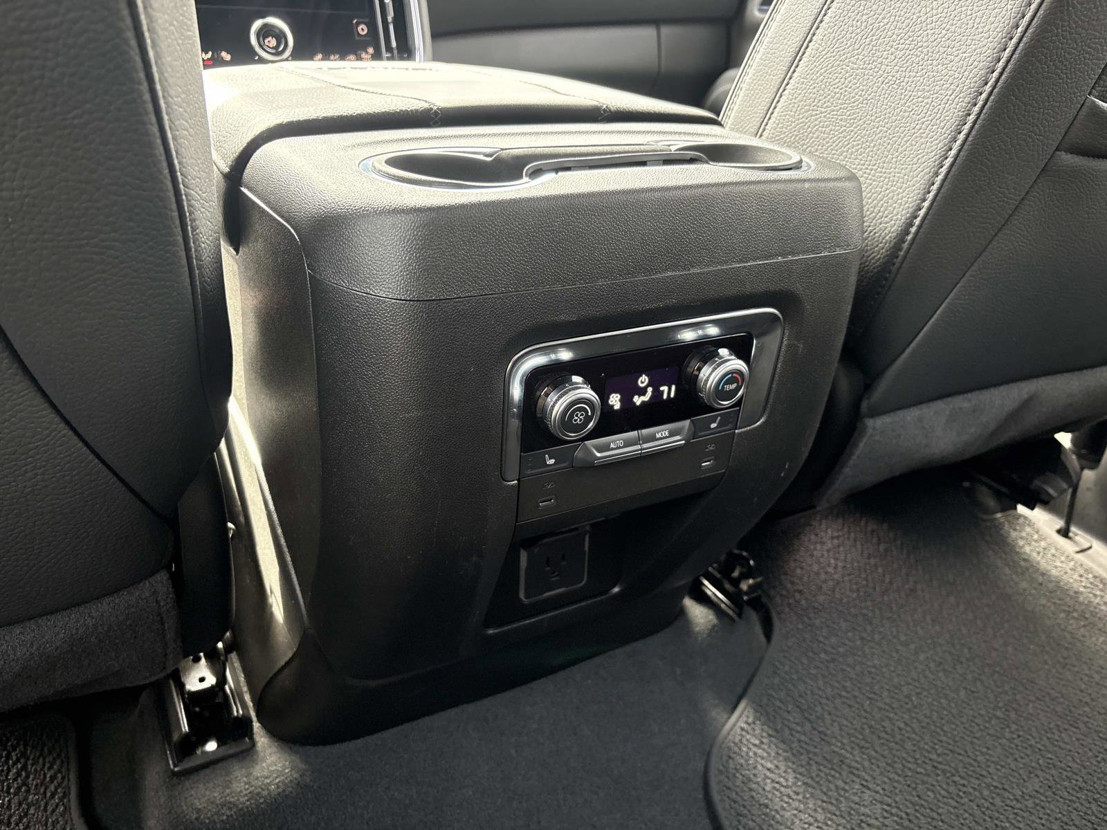 Certified 2025 GMC Yukon Denali image 28