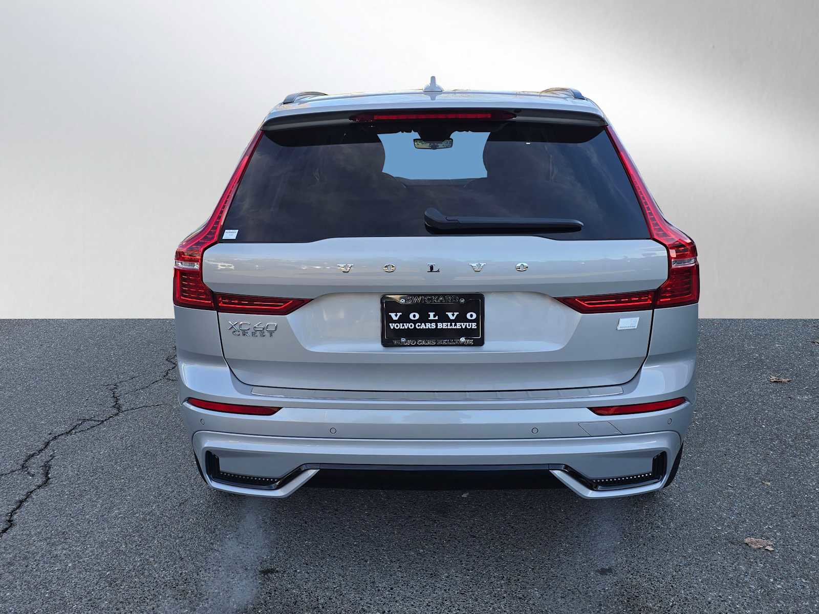 Certified 2024 Volvo XC60 T8 Plus w/ Protection Package Premier image 4