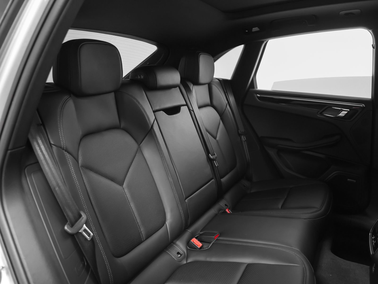 Certified 2026 Porsche Macan image 25