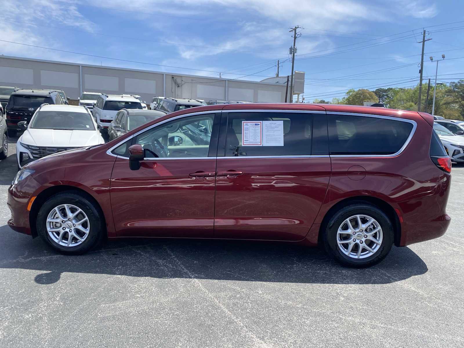 Used 2023 Chrysler Voyager LX image 8