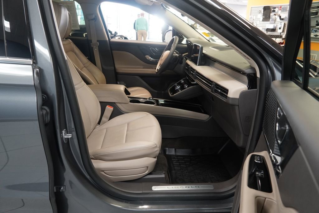 Used 2022 Lincoln Corsair AWD w/ Equipment Group 101A image 11