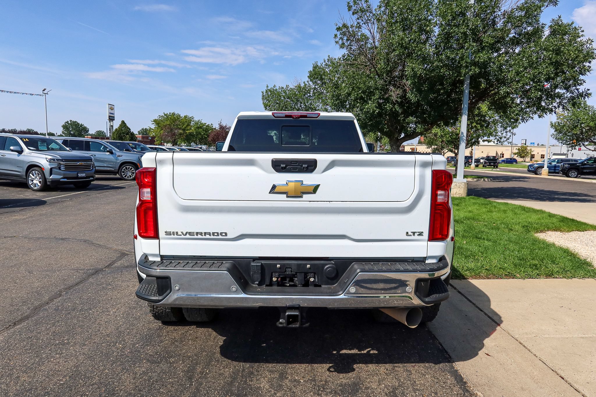 Used 2024 Chevrolet Silverado 3500 LTZ w/ LTZ Convenience Package AWD/4WD image 8