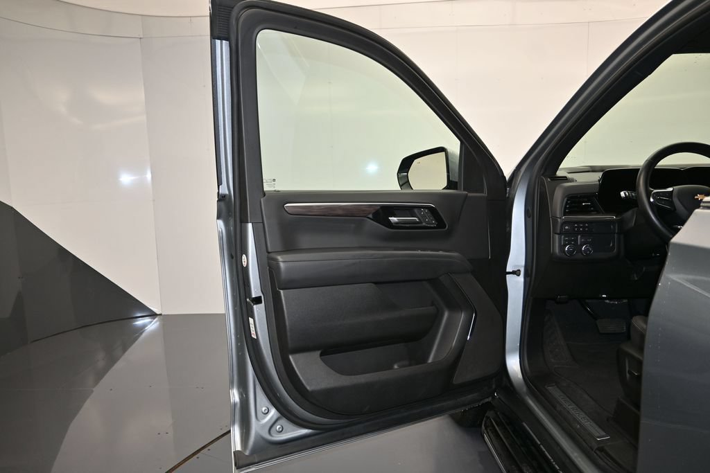 Used 2025 Chevrolet Tahoe LT AWD/4WD image 10